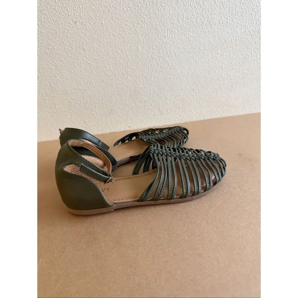 Old Navy Caged flat sandals low heels Ancle Strap SZ 2